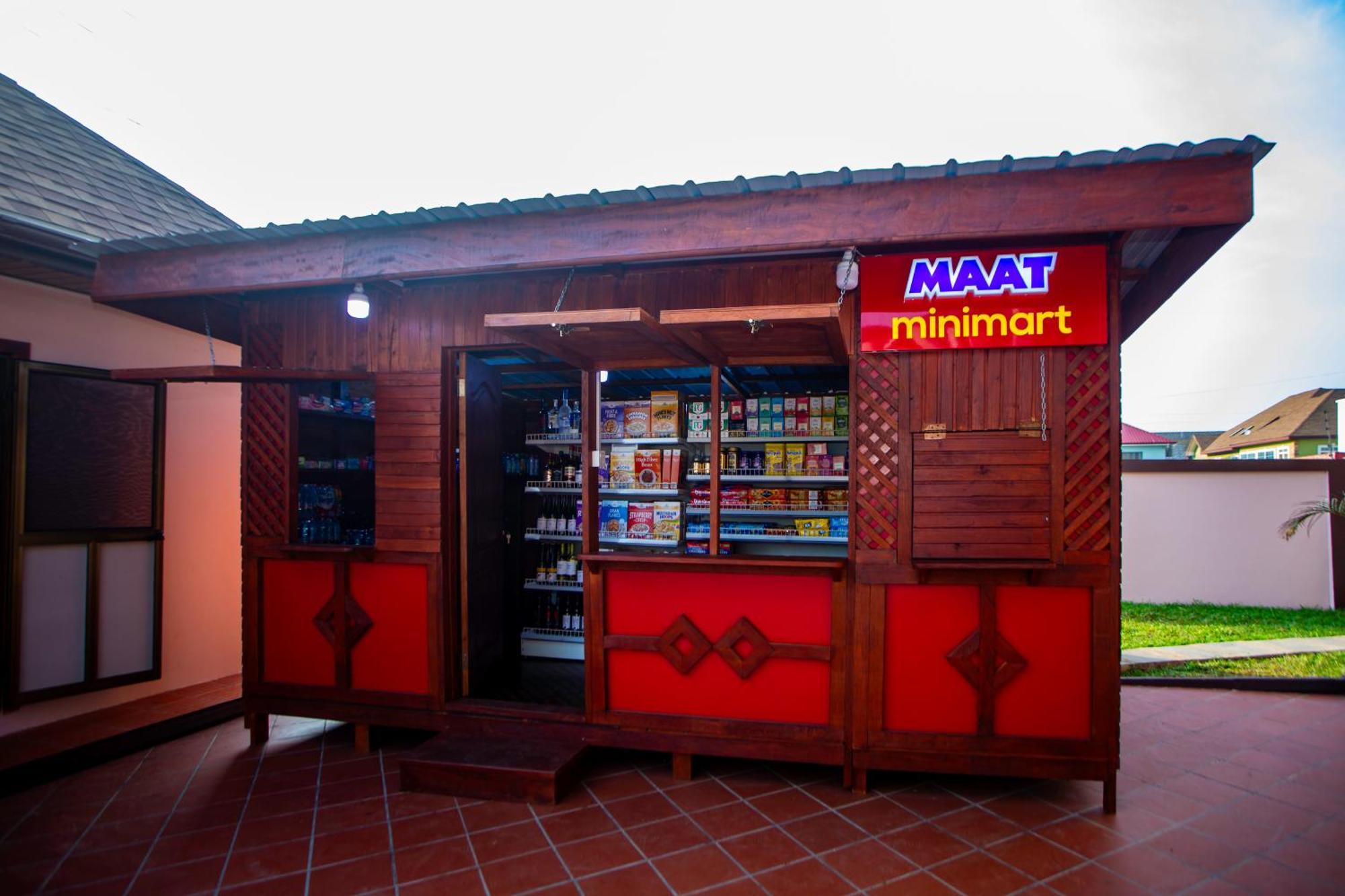 Maat Luxury Homes Accra Exteriör bild